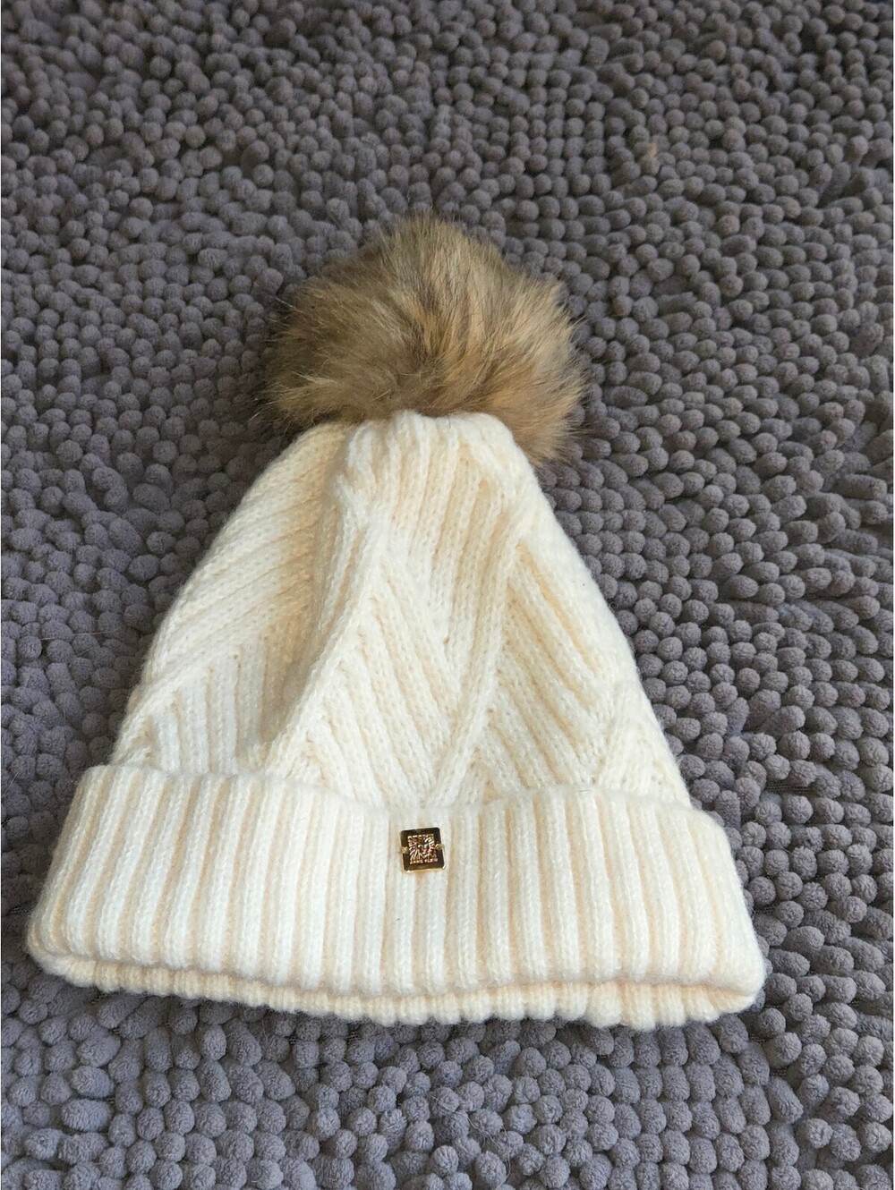 Anne Klein Womens Ivory Cable Knit Beanie Faux Fur Pom Pom Hat One Size